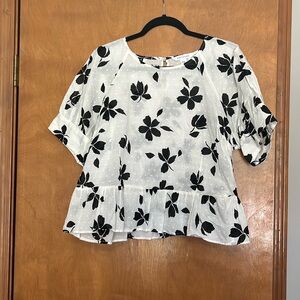 Popsugar “crop” linen top. Size XXL. Offwhite and black floral.